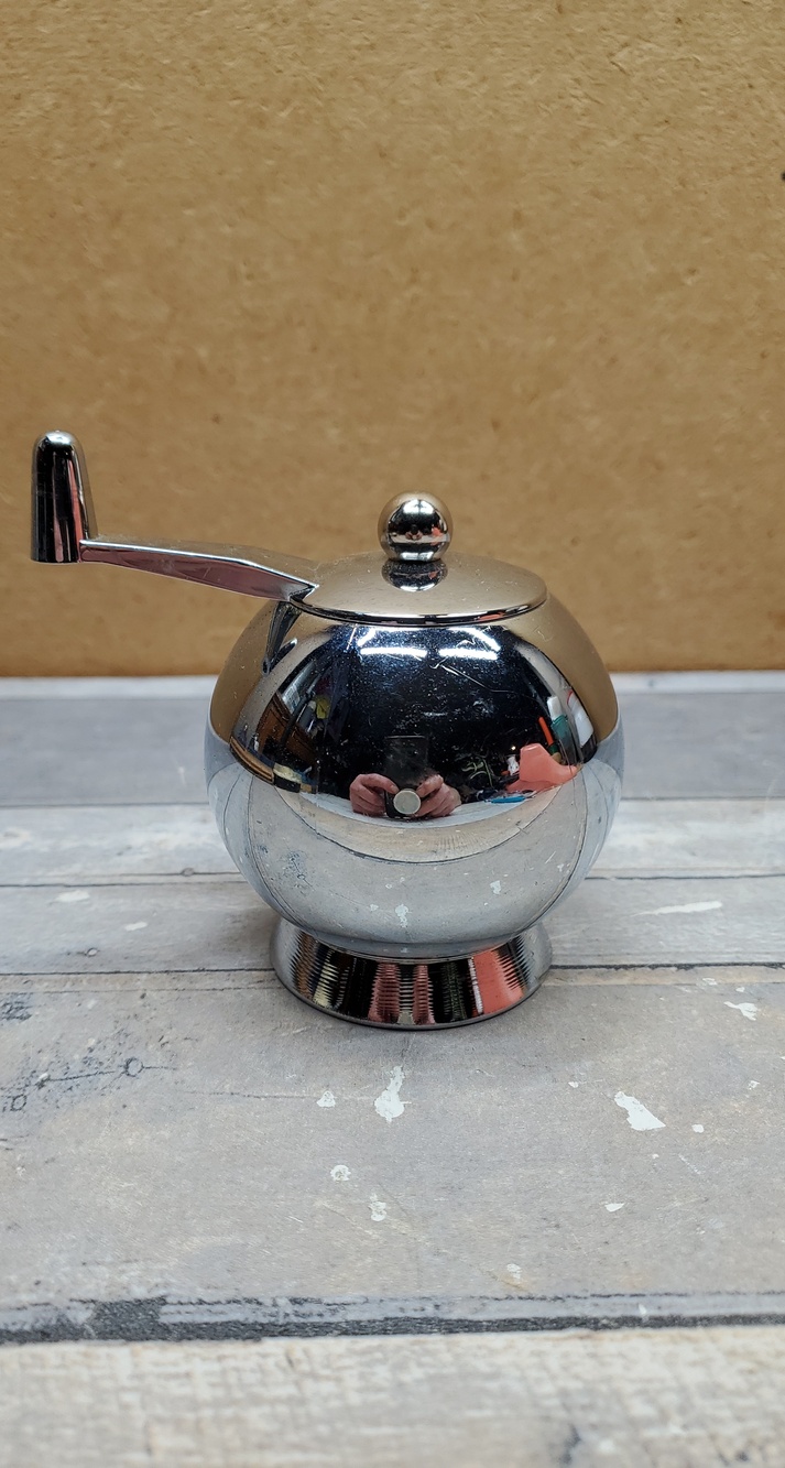Stainless Steel Round Hand Cranked Pepper Grinder